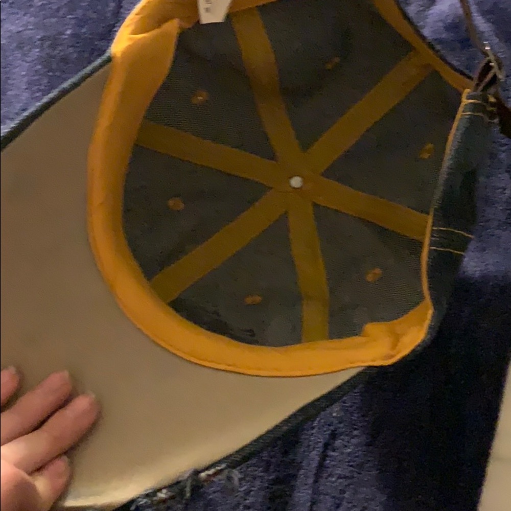 A hat - Picture 2 of 2